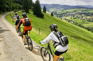 Mit dem Rad über Hügel, durch Wälder und Auen